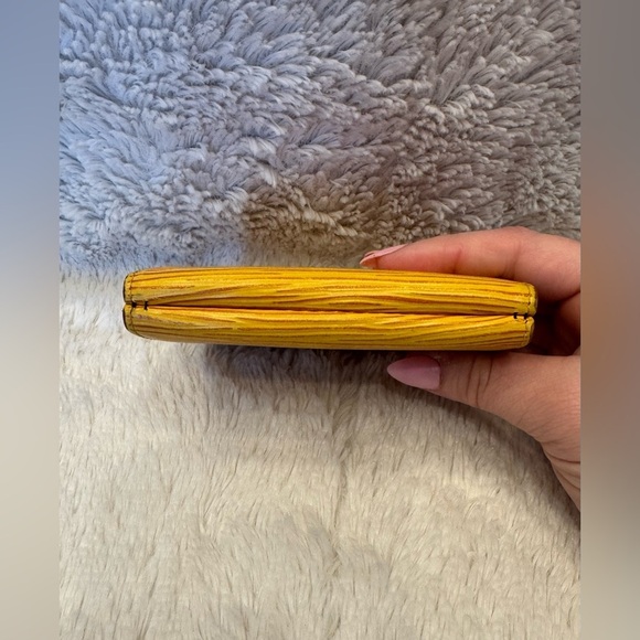 Vintage Louis Vuitton Elise Epi Wallet - Picture 8 of 12